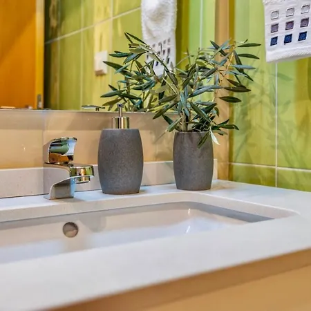 Relaxing 1-bedroom With Pool, Near Beach * Quarteira