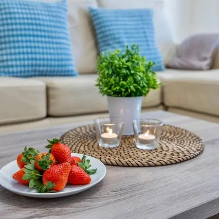 Relaxing 1-bedroom With Pool, Near Beach Apartament Quarteira