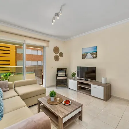 Relaxing 1-bedroom With Pool, Near Beach Apartment