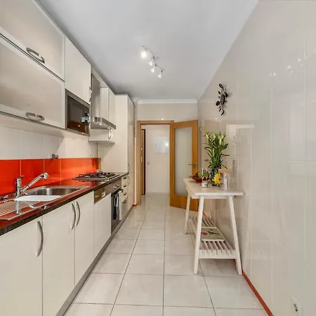 Apartment Relaxing 1-bedroom With Pool, Near Beach *