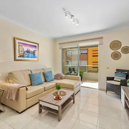 Apartament Relaxing 1-bedroom With Pool, Near Beach