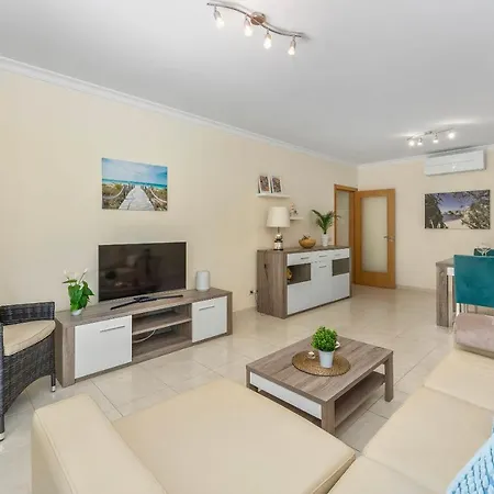 Apartment Relaxing 1-bedroom With Pool, Near Beach *