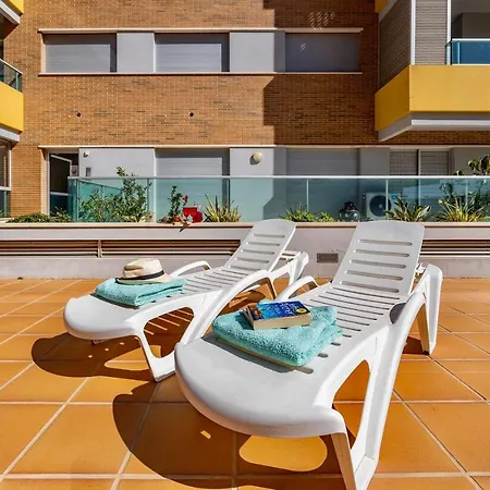 Relaxing 1-bedroom With Pool, Near Beach Appartamento