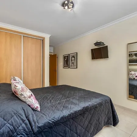 Relaxing 1-bedroom With Pool, Near Beach Quarteira