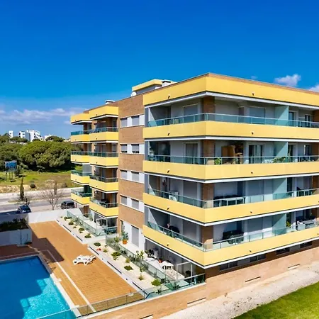 Apartment Relaxing 1-bedroom With Pool, Near Beach